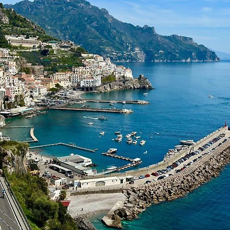 Sea Inside Apartment Amalfi Bagian luar foto
